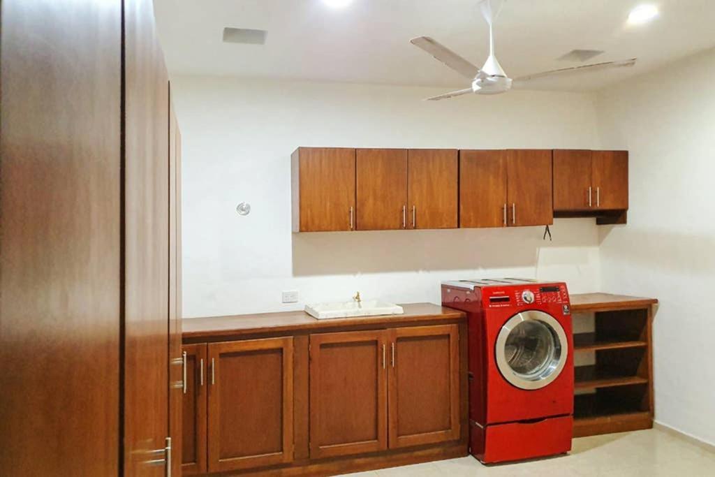 Casa Hector, con Jacuzzi, cerca del Foro GNP. Villa Mérida Exterior foto