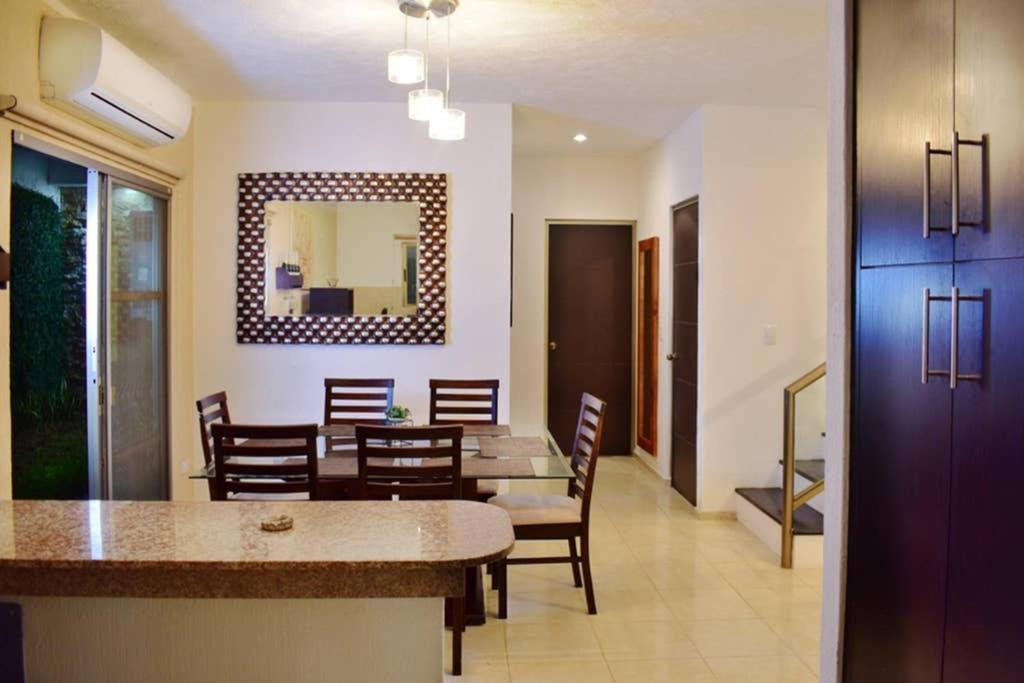 Casa Hector, con Jacuzzi, cerca del Foro GNP. Villa Mérida Exterior foto