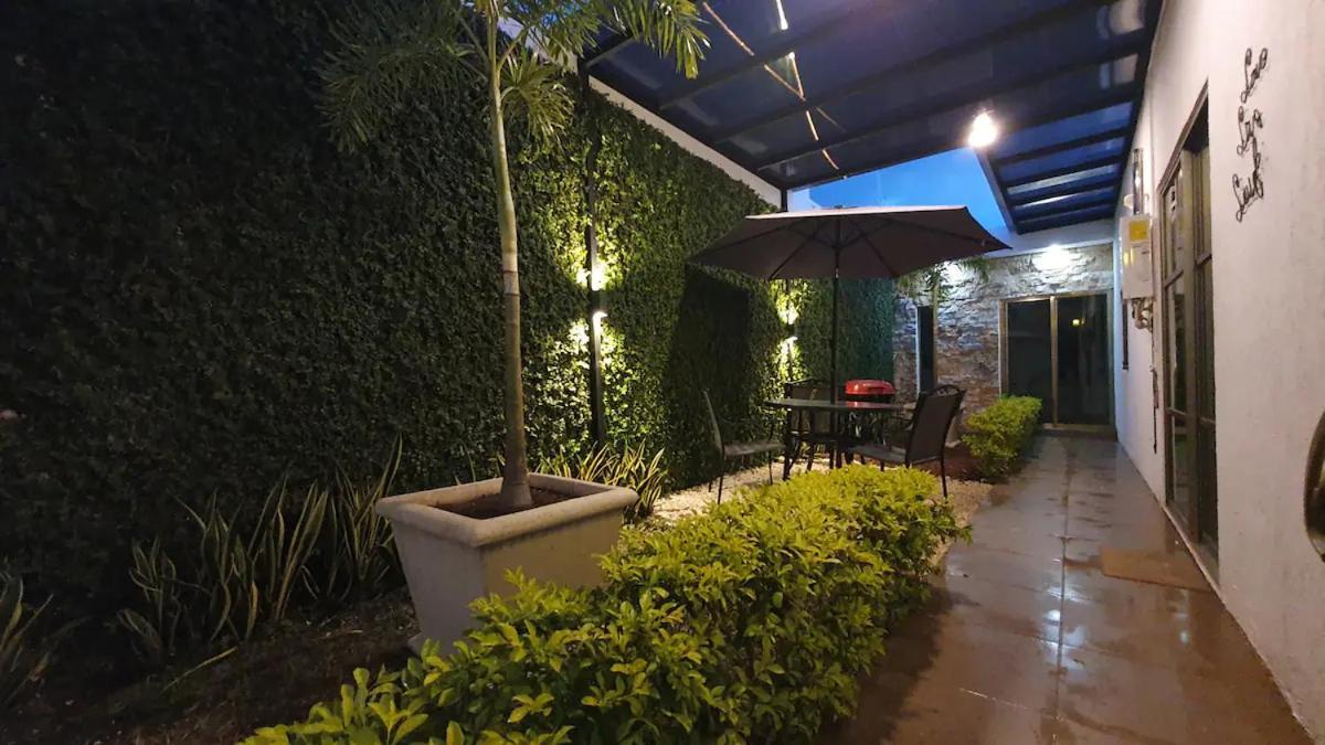 Casa Hector, con Jacuzzi, cerca del Foro GNP. Villa Mérida Exterior foto