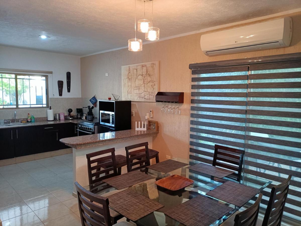 Casa Hector, con Jacuzzi, cerca del Foro GNP. Villa Mérida Exterior foto